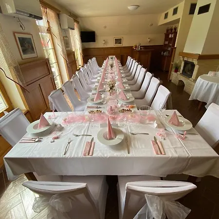 A Restaurace Lemberk Penzion