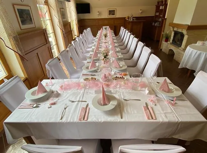 A Restaurace Lemberk Guest house