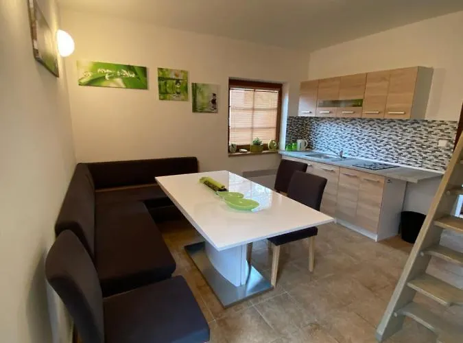 A Restaurace Lemberk Guest house Jablonne v Podjestedi